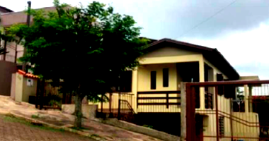 Casa em Dois Irmãos com 128m² de área construída