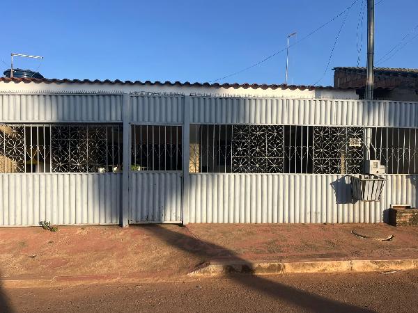 Casa com 3 quartos, 2 banheiros, 1 vaga e 177m² construída
