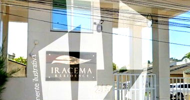 Casa com 3 quartos, 2 banheiros e 1 vaga em Fortaleza