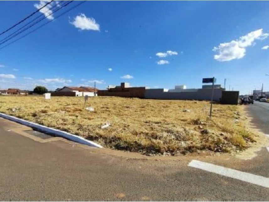Terreno desocupado em Ouro Verde com 420 m²