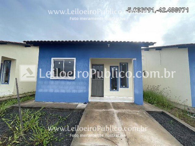 Casa com 2 Quartos e Varanda em Altos - 54m²