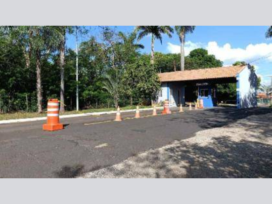 Casa Ocupada em Condomínio com 235m² de Área Construída