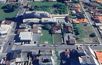 Terreno Urbano com 1.035m², Casa de Madeira e Alvenaria, Centro