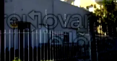 Imóvel Comercial de Esquina com 4 Salas e 2 Garagens