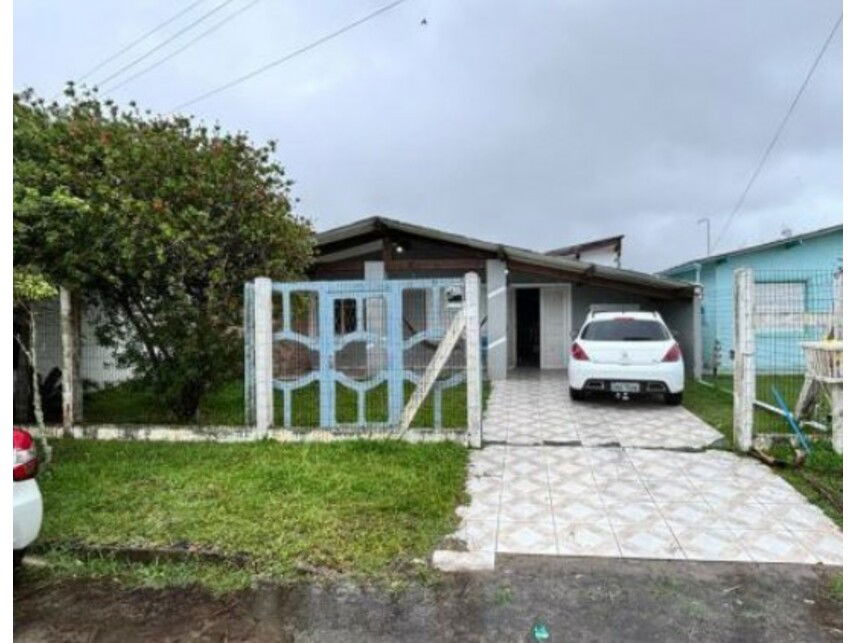 Casa Ocupada com 300m² de Terreno e 142,5m² Construídos
