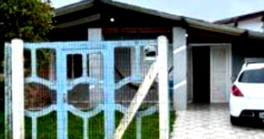 Casa Ocupada com 300m² de Terreno e 142,5m² Construídos
