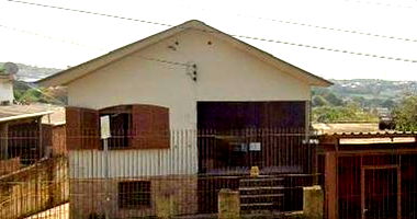 Casa 3 quartos 2 banheiros 420m² terreno 231m² construída Ocupada