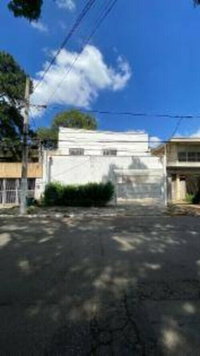 Casa Ocupada com 482m² de Área Construída
