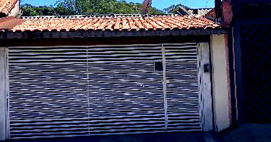 Casa com 3 quartos, 2 banheiros, 119m² construída, desocupada