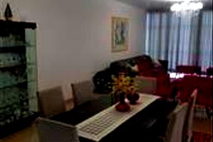 Casa Ocupada em Condomínio com 3 Quartos e Piscina