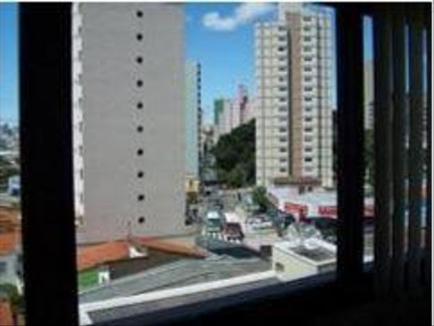 Sala comercial com 1 sala, 2 banheiros, 84,27m² privativos, sacada