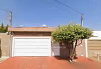 Casa ocupada com 74,32 m² em terreno de 200 m²