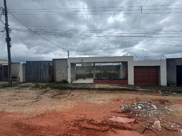 Casa com 1 vaga de garagem em condomínio