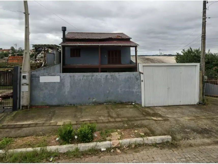 Casa em Leilão com 70m² Construída e Terreno de 250m²