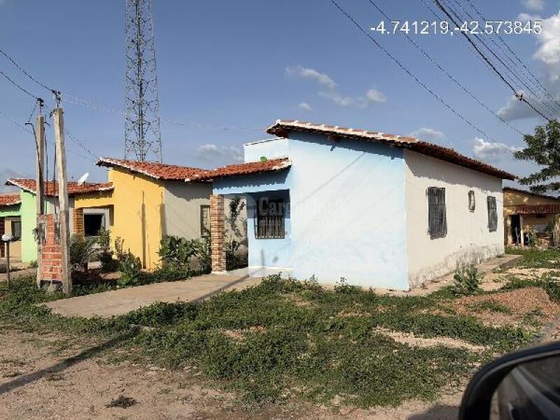 Casa com 2 quartos e 1 banheiro, 64.5m², terreno 180m²