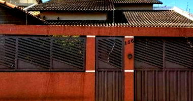 Casa aconchegante com 3 quartos, 3 banheiros e 141 m², ocupada