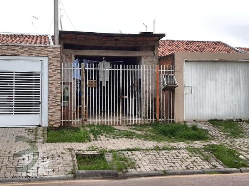 Casa com 2 Quartos e Garagem em Curitiba