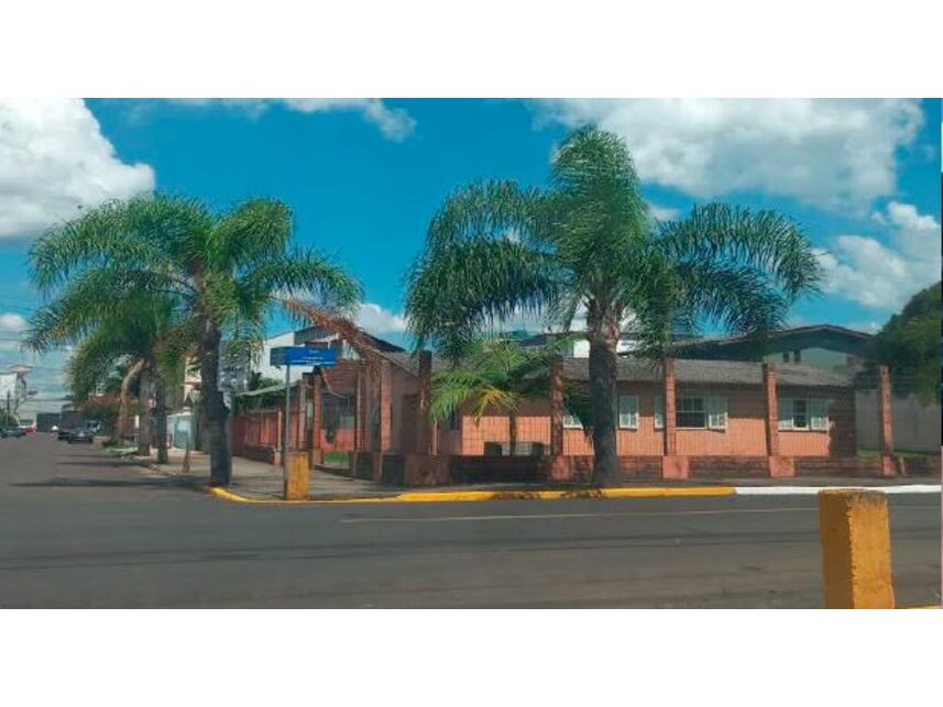 Casa espaçosa com 542,40m² de terreno e 110,80m² construída, ocupada