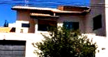 Casa espaçosa com 5 quartos, 3 banheiros e 220 m² construídos, ocupada