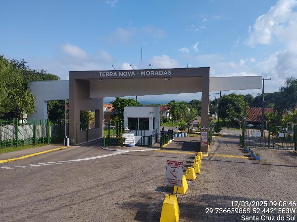 Casa com 2 quartos, 1 banheiro, sala, cozinha e 1 vaga de garagem