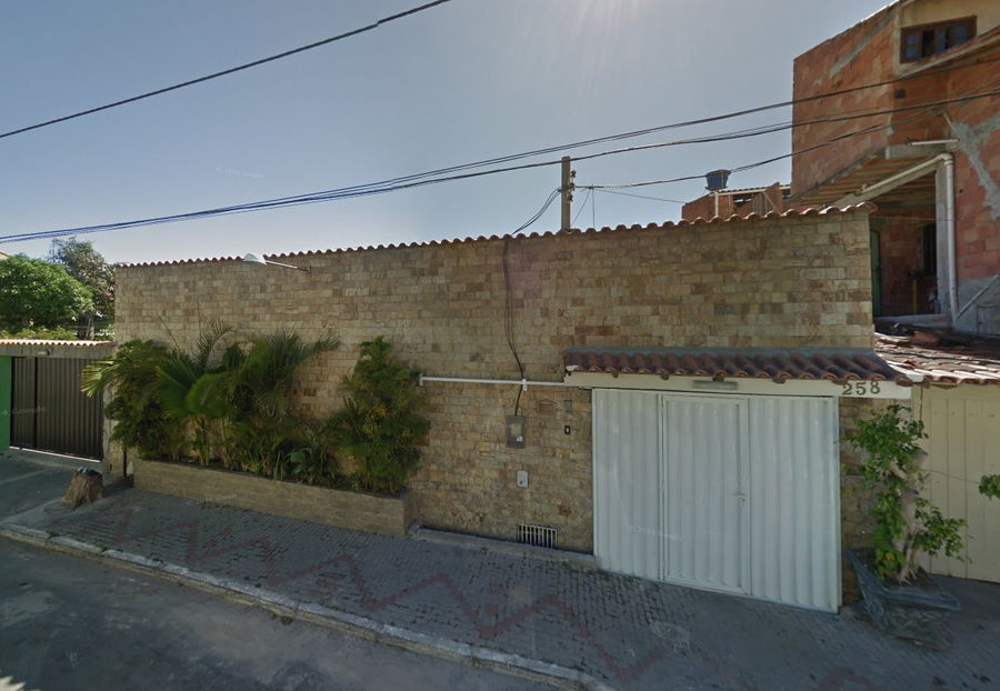 Casa com 3 quartos, 2 banheiros, 258,08 m² construída, ocupada