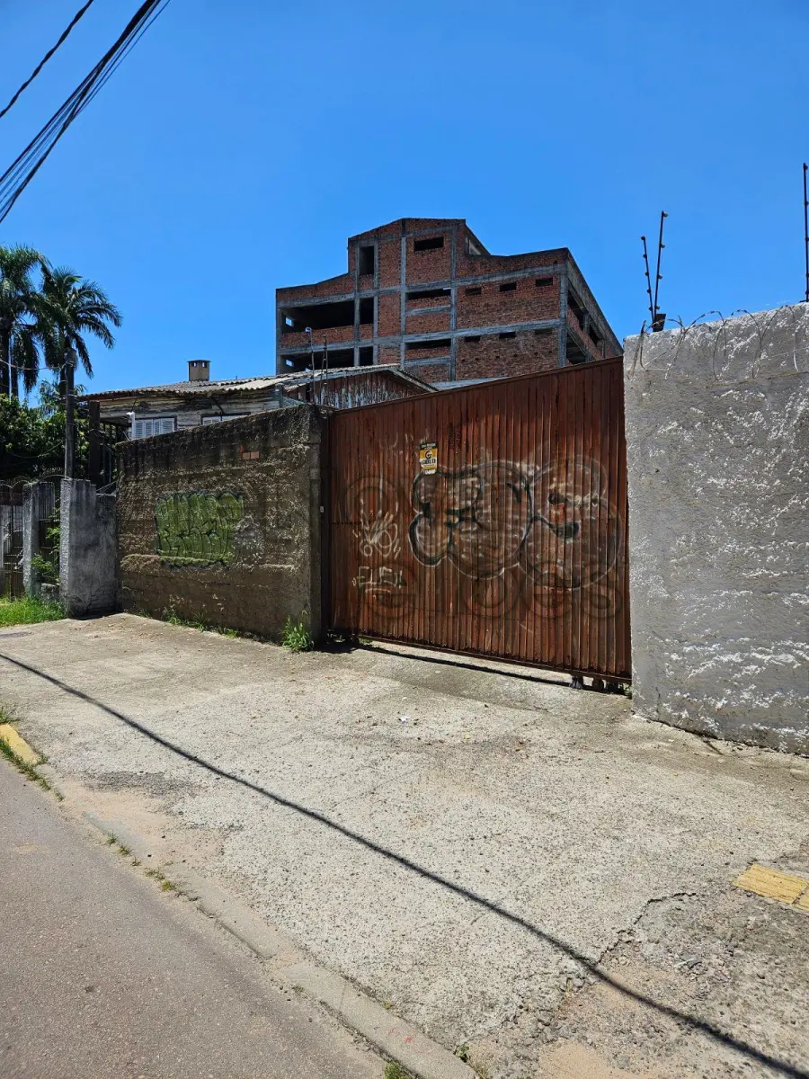 Terreno com 556m² e Benfeitoria em Esteio - RS