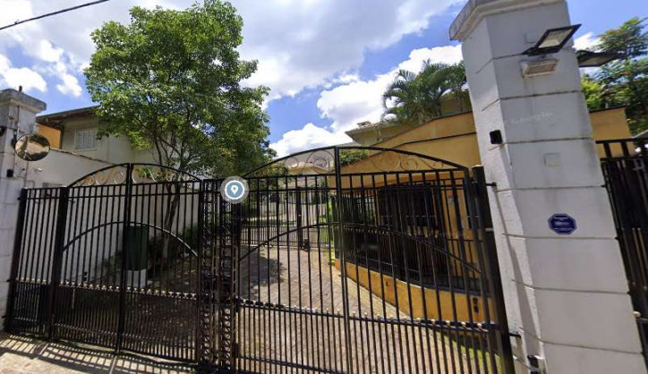 Casa de alto padrão em condomínio, 172m², desocupada