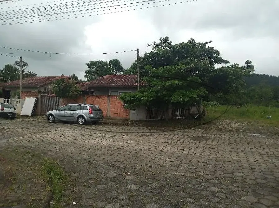 Casa em São João Batista com 85,23 m² e terreno amplo