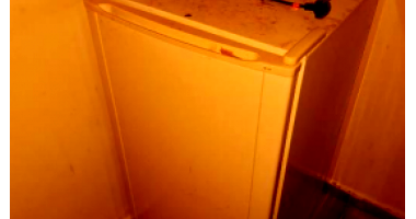 Lote com frigobares, ar condicionados e televisores em bom estado