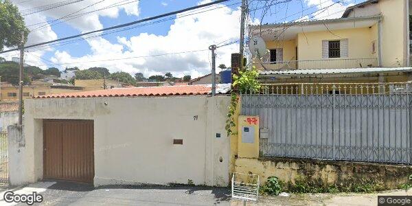 Casa com 3 quartos, 2 banheiros e 180m² construída, desocupada