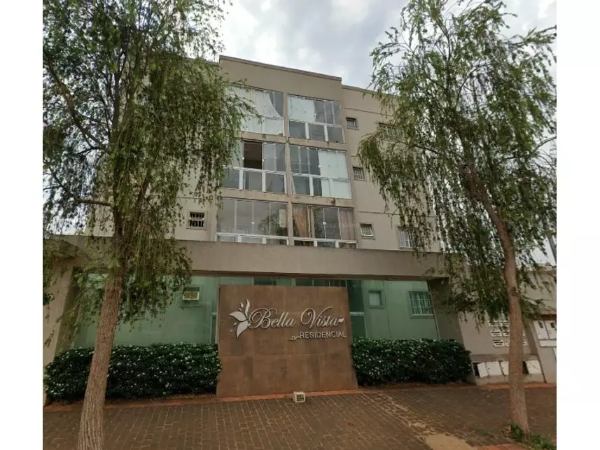 Apartamento com 2 vagas em leilão