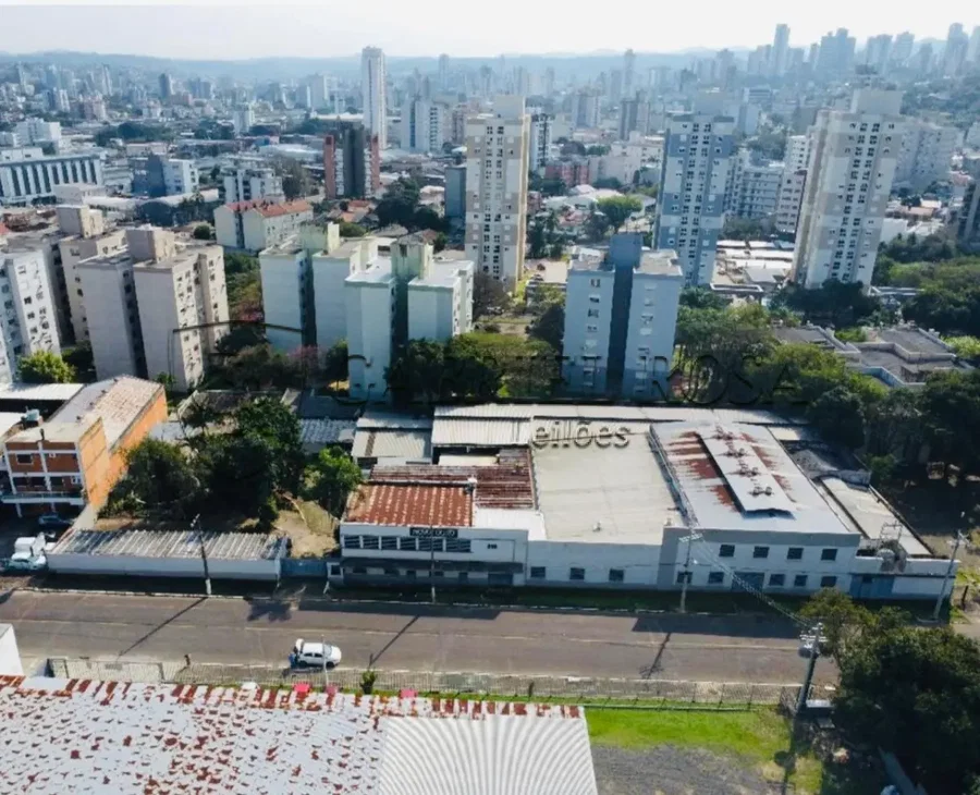 Complexo industrial com 12 edificações em alvenaria e terreno de 4.339m²