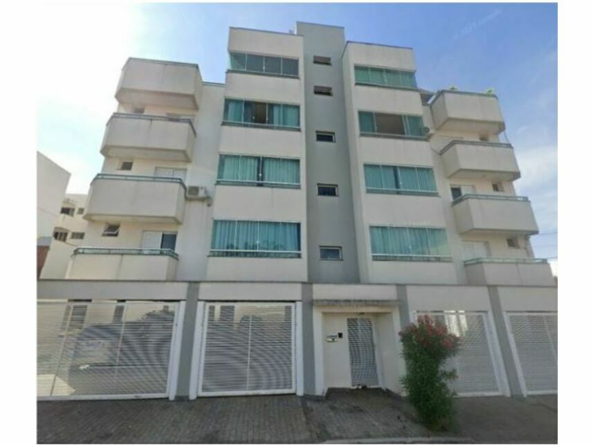 Apartamento 102 com 1 vaga em condomínio - Ocupado
