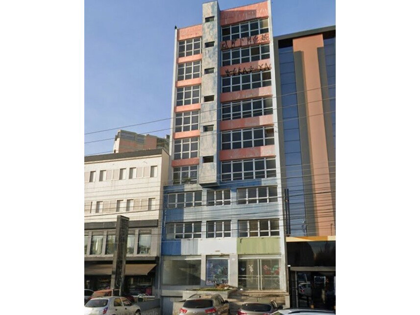 Prédio comercial com 1.707,75 m² construídos