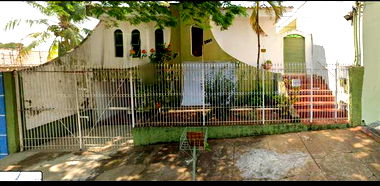 Espaçosa Casa com 3 Quartos, 186m² e Garagem em Bom Estado