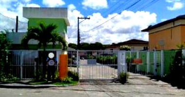 Casa em Condomínio com 4 Suítes em Camaçari/BA