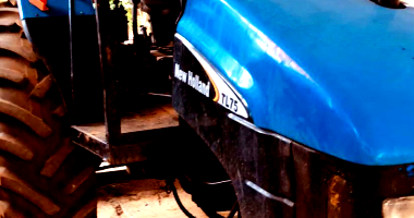 Trator New Holland TL75 em Leilão