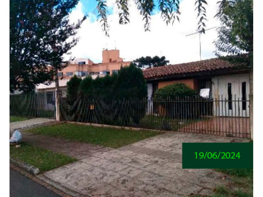 Casa com 3 matrículas em Curitiba e Matinhos