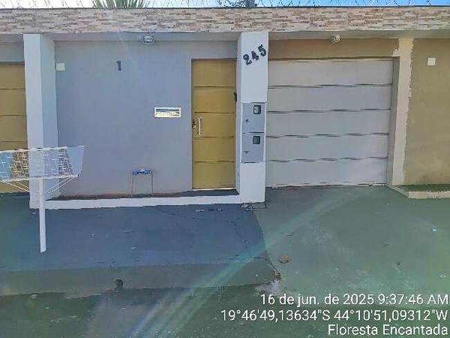 Casa em Esmeraldas/MG com 2 quartos e 1 vaga