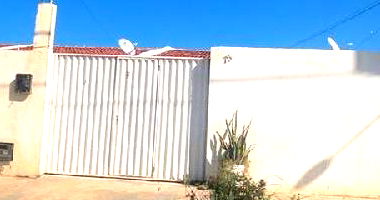 Casa com 2 quartos, 2 banheiros, 75m² construída, área de serviço