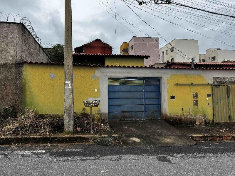 Casa com 2 quartos e 1 vaga em Esmeraldas-MG - Área privativa de 48,22m²