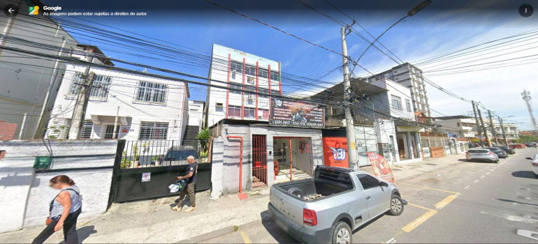 Prédio comercial com 3 apartamentos e loja no Engenho Novo/RJ
