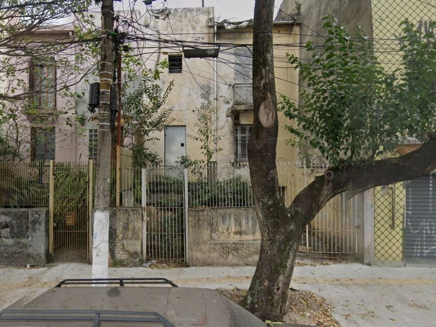 Casa desocupada com 218 m² de terreno no Ipiranga