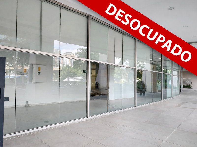 Loja comercial com 4 vagas de garagem, 386,14m² útil, desocupada