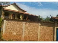 Casa ocupada com 198,84 m² construída
