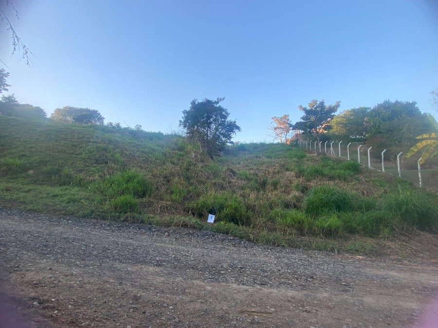 Terreno amplo de 3.300m² sem benfeitorias, ótimo padrão