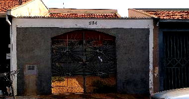 Casa com 2 Quartos e Área Privativa em Leme