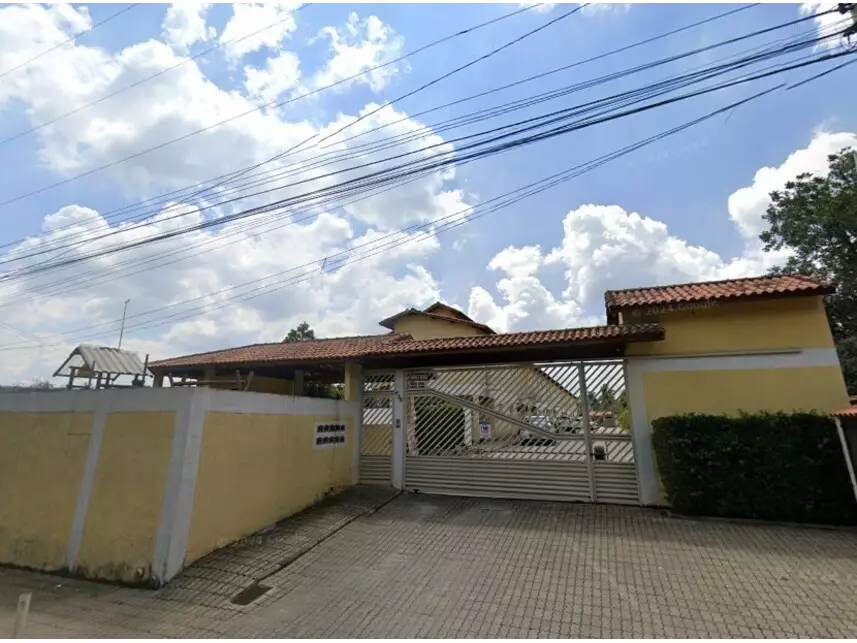 Casa em Condomínio com 3 Quartos e 2 Banheiros