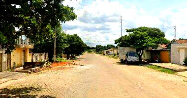 Terreno Urbano com Construções em São Francisco/MG