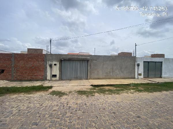 Casa com 2 quartos, 51,98m², área privada e terreno de 300m²